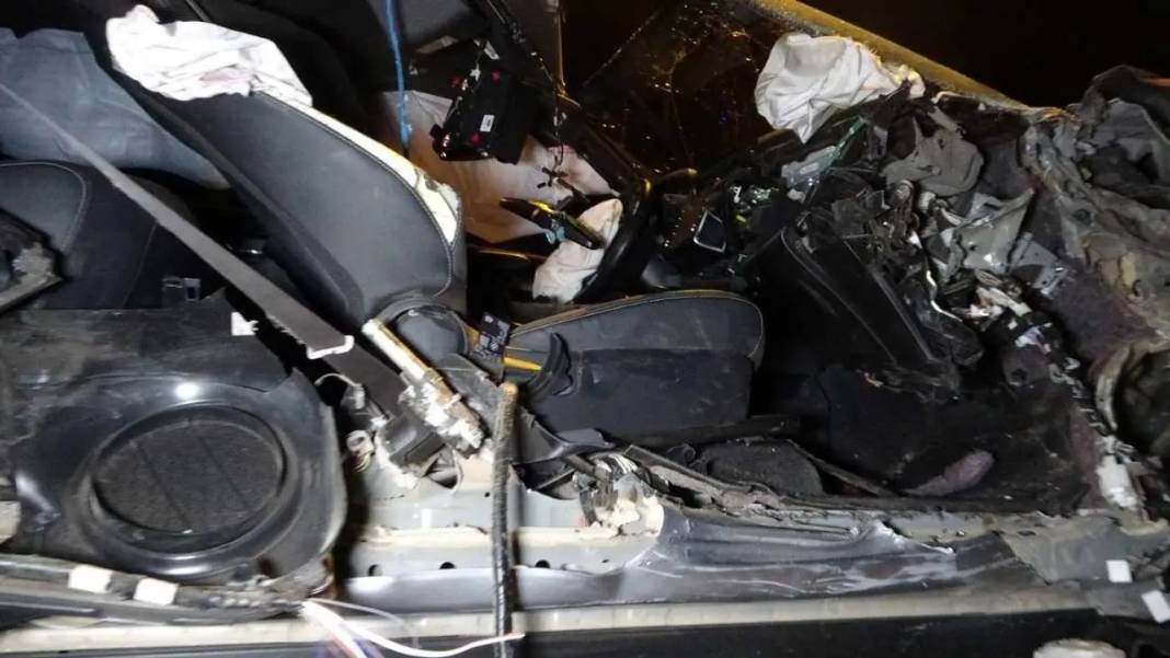 Manavgat’ta Pikabın Kamyona Girdiği Kaza Trafiği Felç Etti! 8